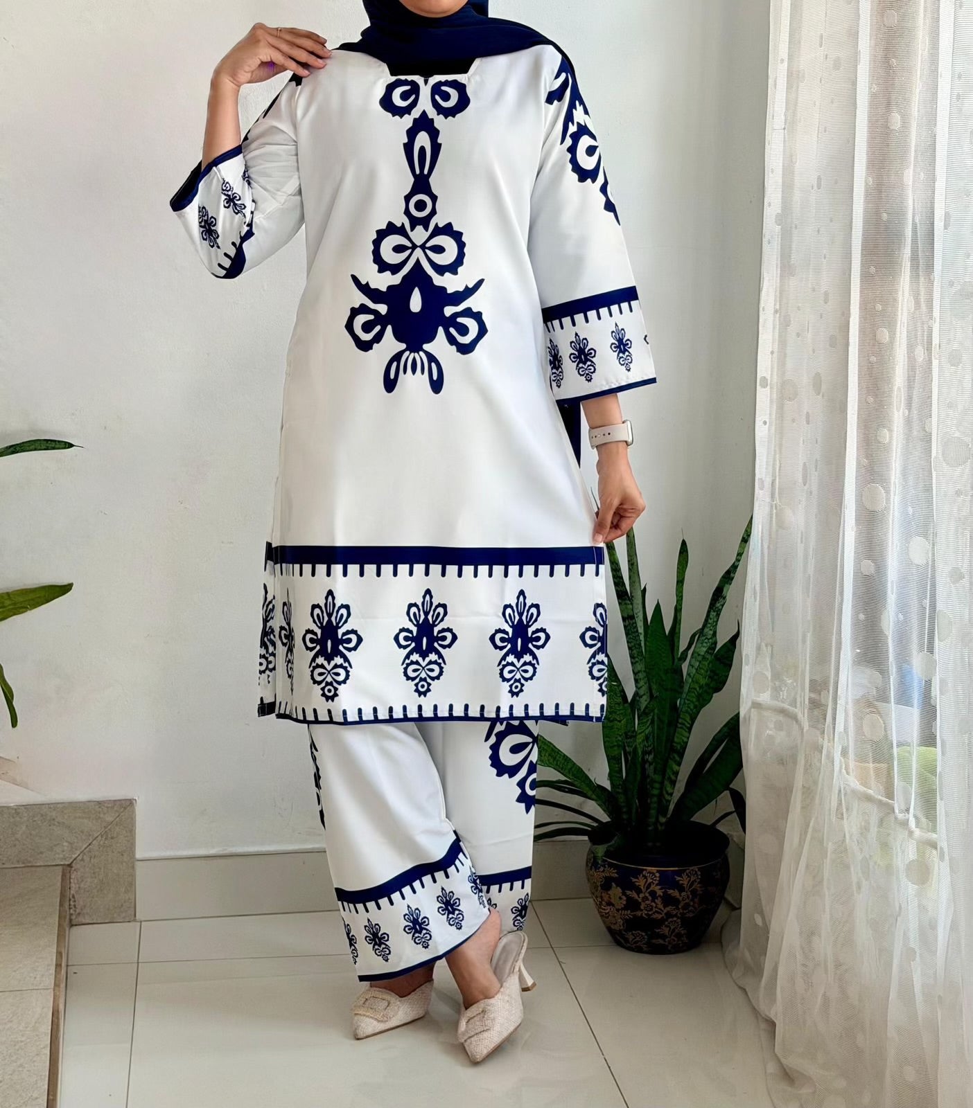 Akzaani Modest Co-Ord Set White Blue