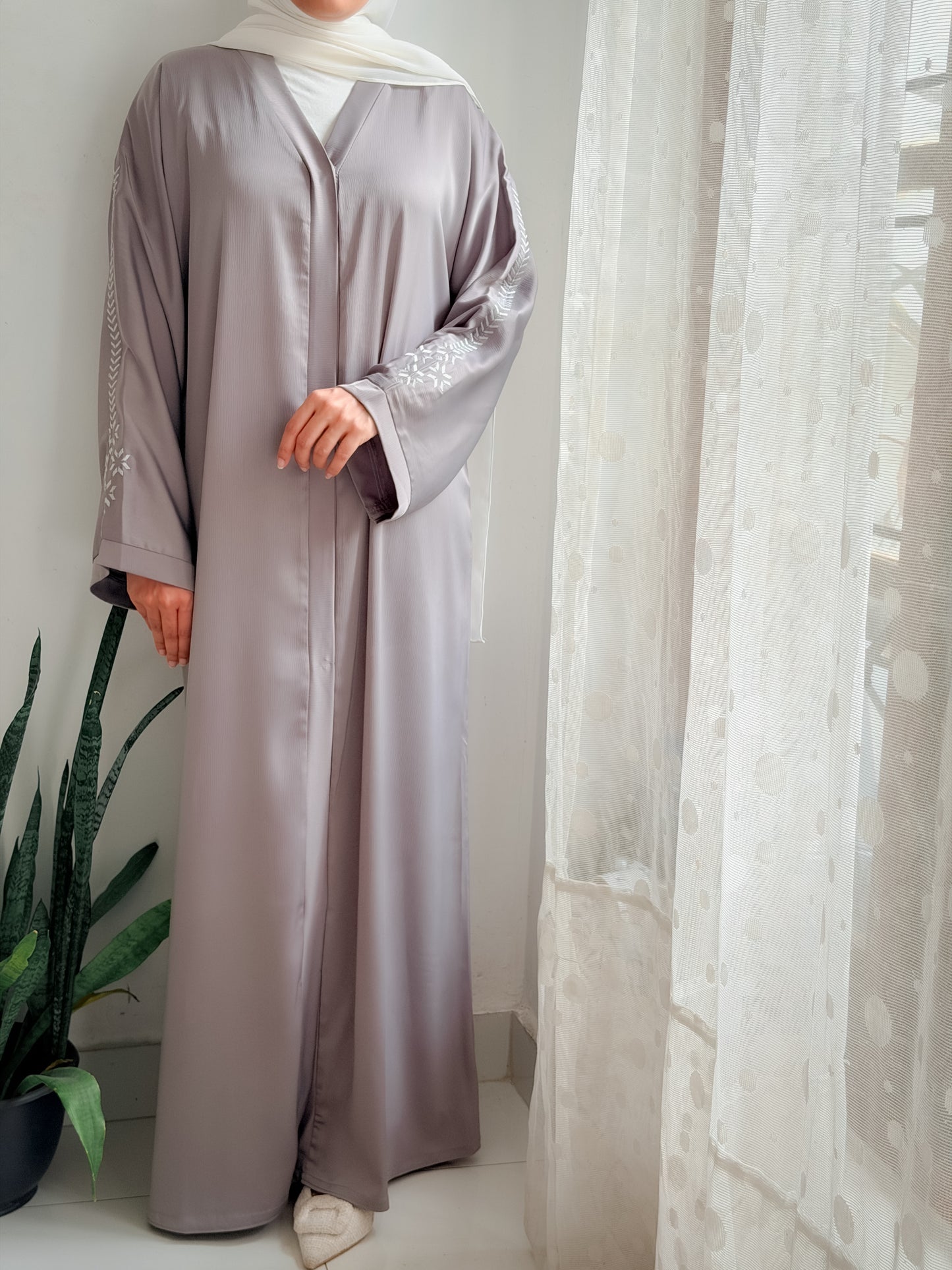 (Akzaani Sleeve Embroidery Abaya Grey