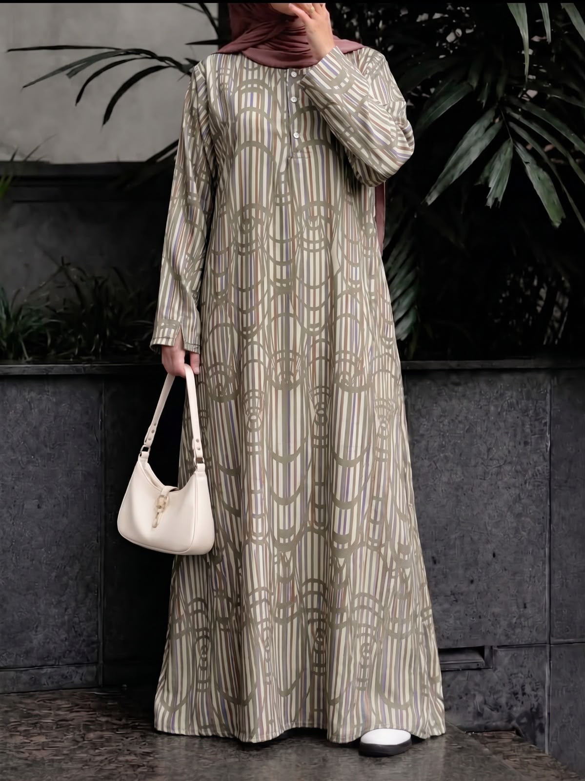 Retro Geometric Striped Abaya