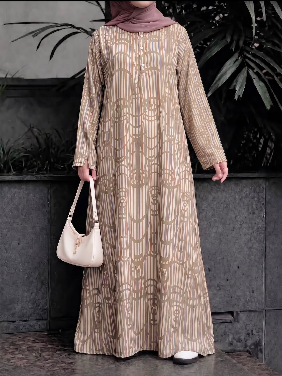 Retro Geometric Striped Abaya