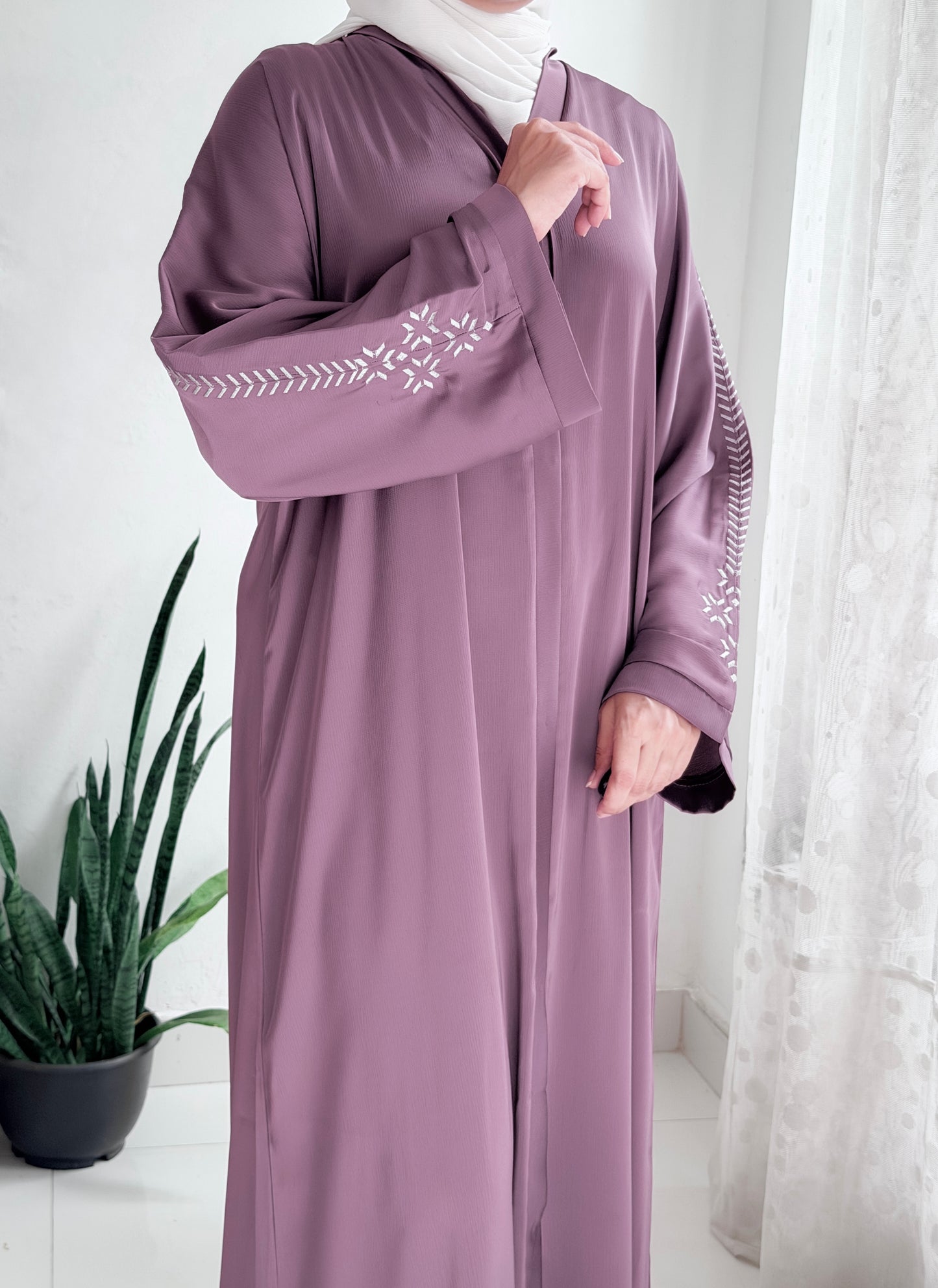 Akzaani Sleeve Embroidery Abaya Pink